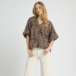 Umgee Leopard Bubble Sleeve Scalloped Hem Blouse